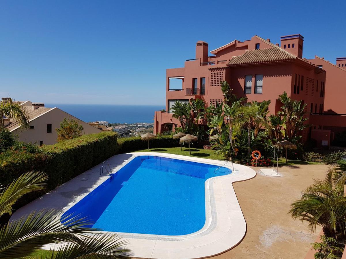 Calahonda Luxury Apartment With A Stunning Sea View Mijas Extérieur photo